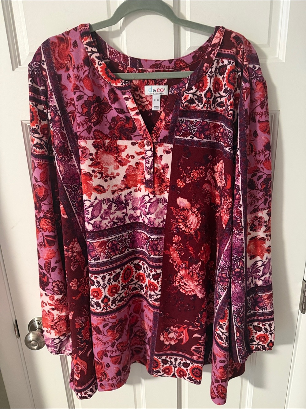 Denim & Co. Patchwork Floral Henley
Tunic Blouse Split V-Neck Burgundy Size 5X